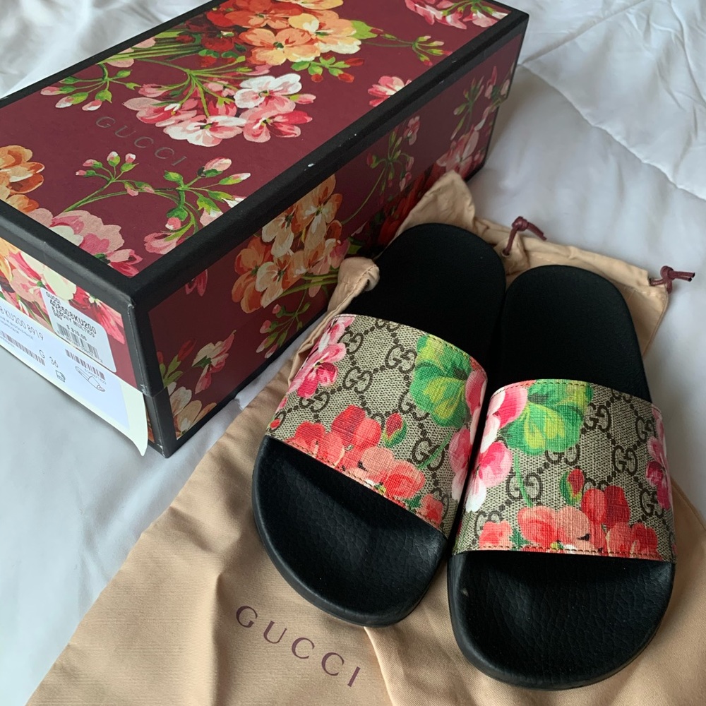 AUTH Gucci Bloom Slides